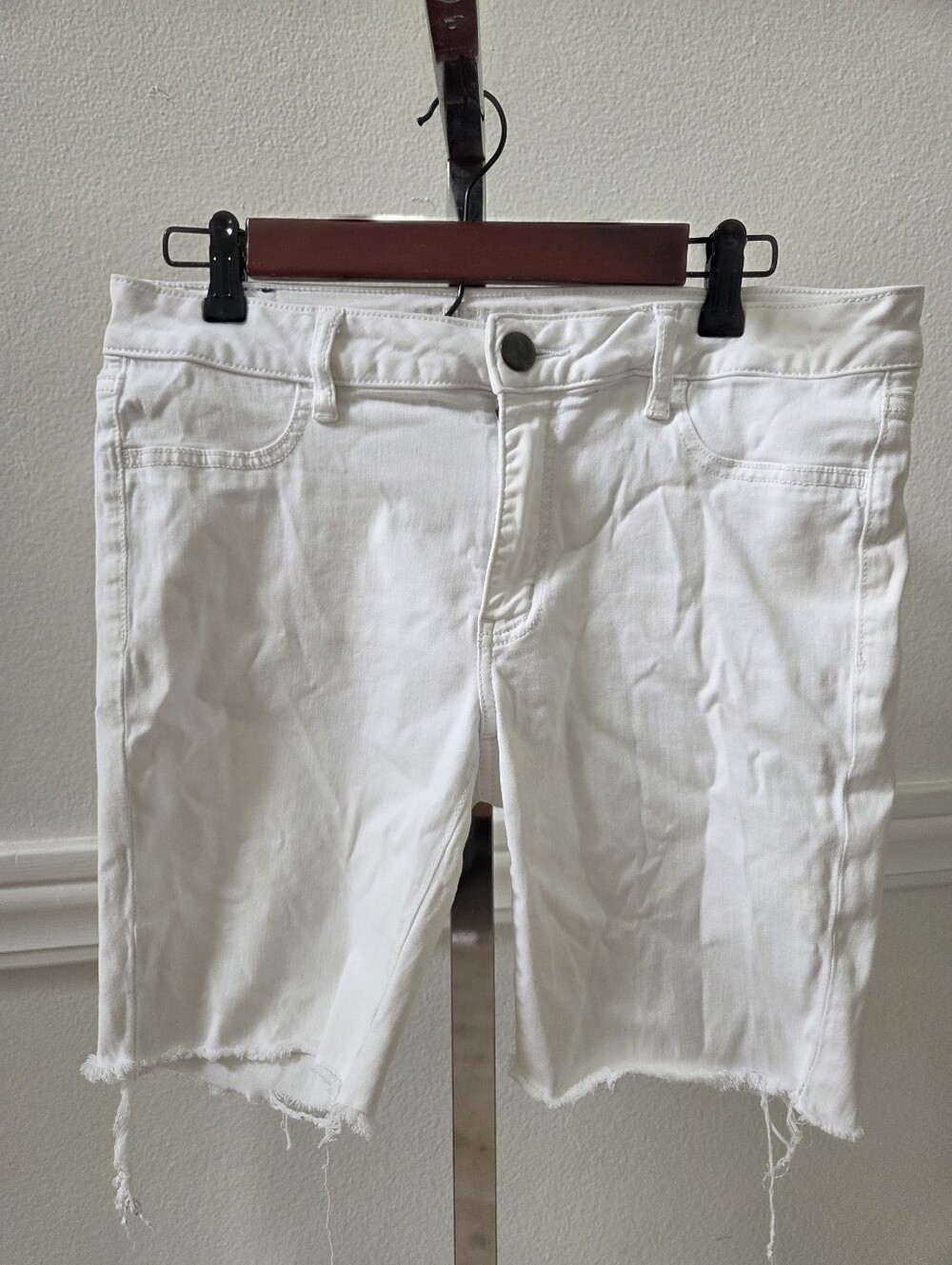 American Eagle White Frayed Hem Denim Bermuda Shorts - Picture 2 of 10